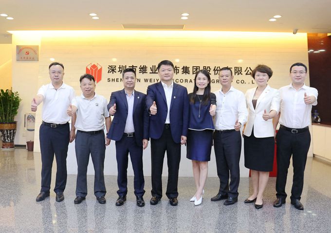 改選后的董事會成員合影_副本.jpg 改選后的董事會成員合影_副本.jpg